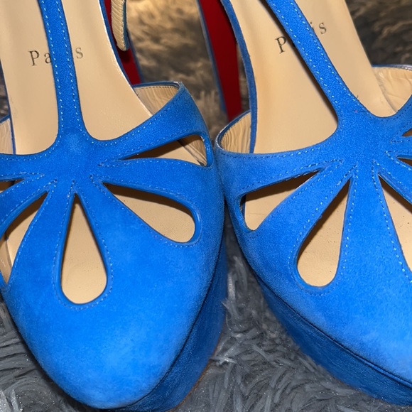 Christian Louboutin - Picture 8 of 9